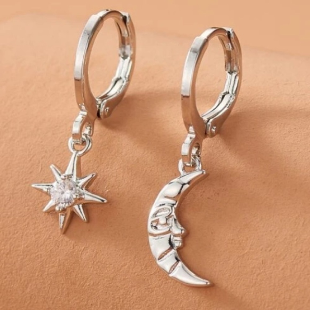 COPY - Very cute and dainty Star and moon earrings 🌟🌗